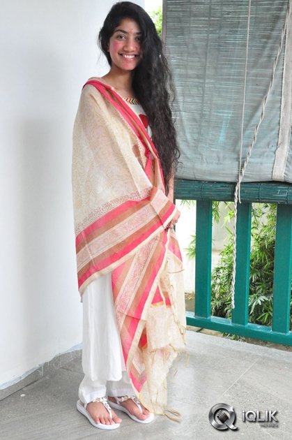 Sai-Pallavi-at-Fidaa-Movie-Opening